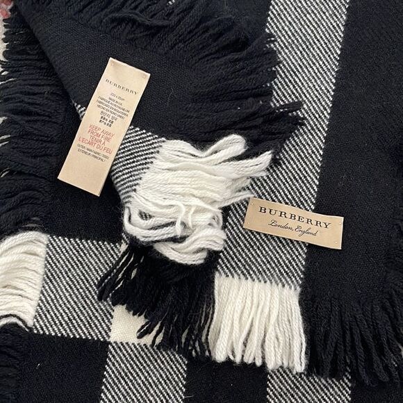 Burberry Mega Check Wool Scarf Unisex Black - Picture 5 of 5